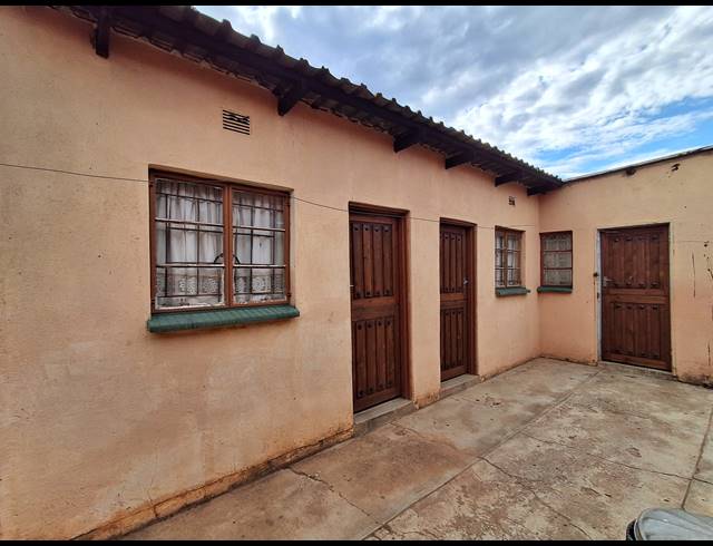 2 BEDROOM FREESTANDING FOR SALE IN JOUBERTON